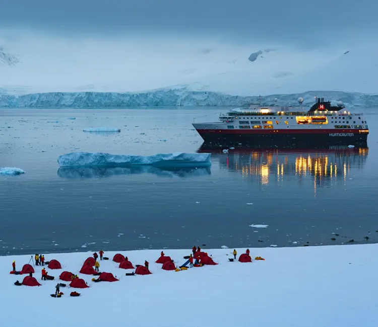 Hurtigruten Expeditions Cruise Casino image 4