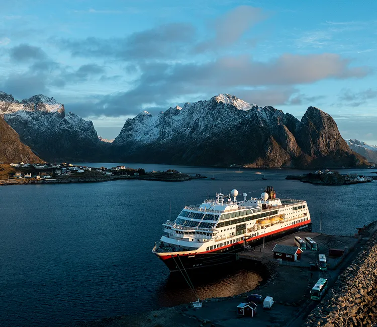 Hurtigruten Expeditions Cruise Casino image 5